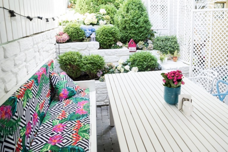 how to accessorize your outdoor oasis for maximum impact